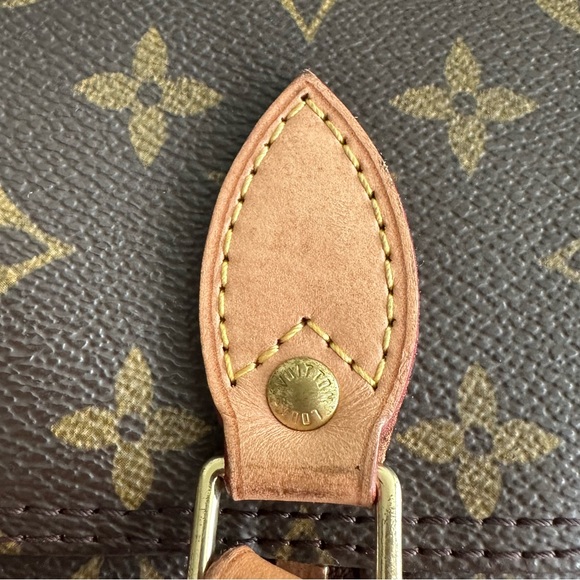 authentic!!!! louis vuitton blois monogram canvas crossbody - Picture 12 of 16